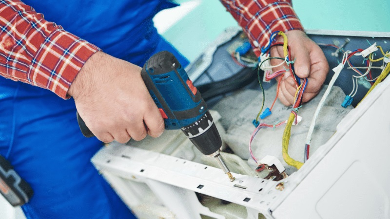 Buca Hotpoint Hotpoint çamaşır makinesi kart tamiri – Su almama arızası orijinal parça ile giderildi. - Teknik servis örneği